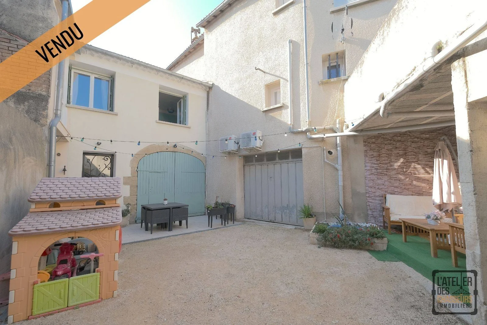 EXCLUSIVITÉ ! MAISON DE VILLE 5 PIÈCES DE 138 M2 AVEC COUR ET GARAGE