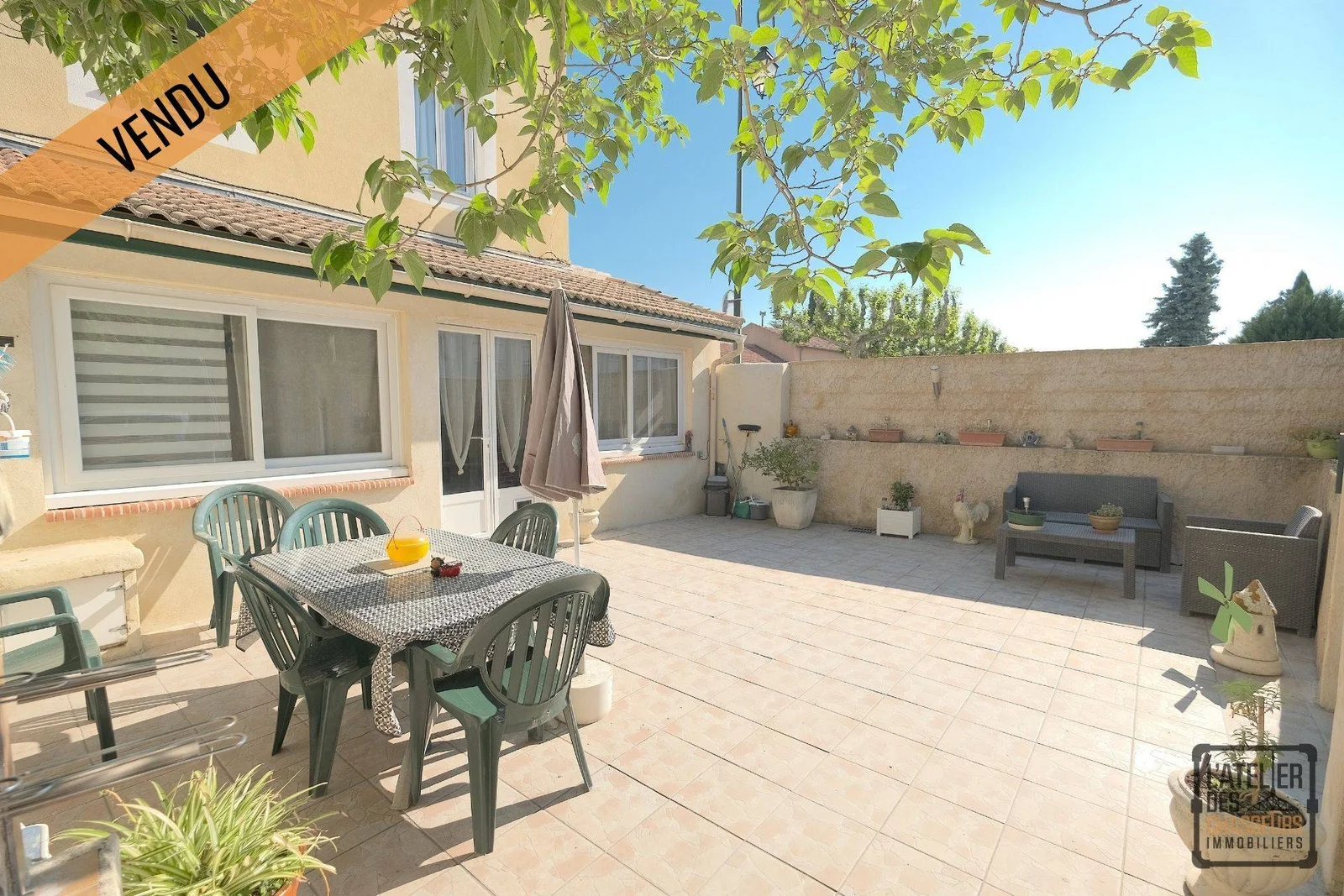 EXCLUSIVITÉ ! MAISON DE VILLE 3 PIÈCES AVEC COUR EXTÉRIEUR