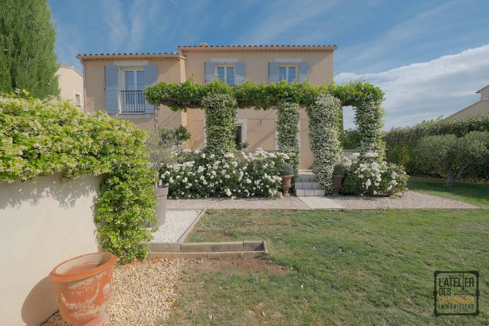 MAISON 5 PIÈCES AVEC PISCINE SUR UN TERRAIN DE 500 M2