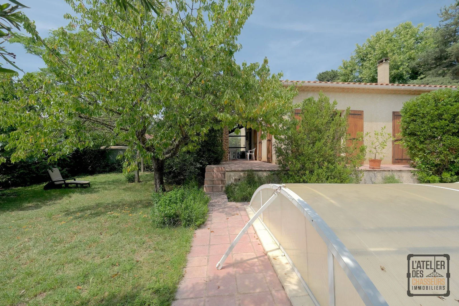 EXCLUSIVITÉ ! MAISON 7 PIÈCES AVEC PISCINE SUR UN BEAU TERRAIN DE 850 M2 SANS VIS-À-VIS