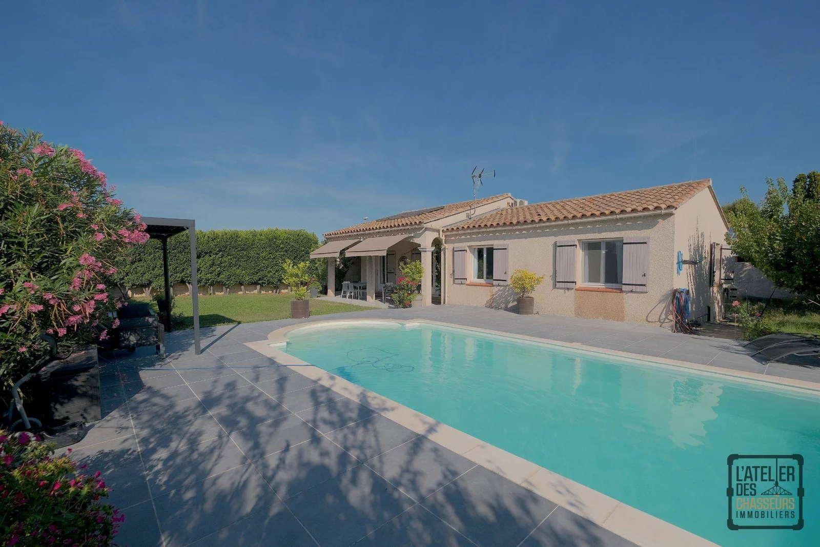 EXCLUSIVITÉ ! MAISON 4 PIÈCES SUR UN TERRAIN DE 700M2 AVEC PISCINE
