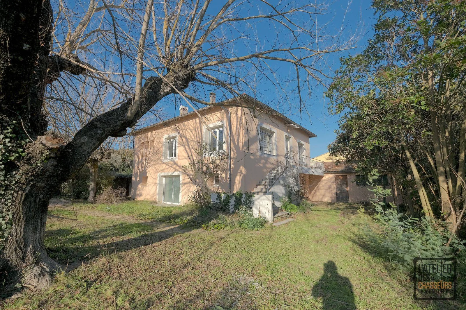 EXCLUSIVITÉ ! MAISON 4 PIÈCES AVEC SOUS-SOL AMÉNAGEABLE SUR UN TERRAIN DE 1000M2