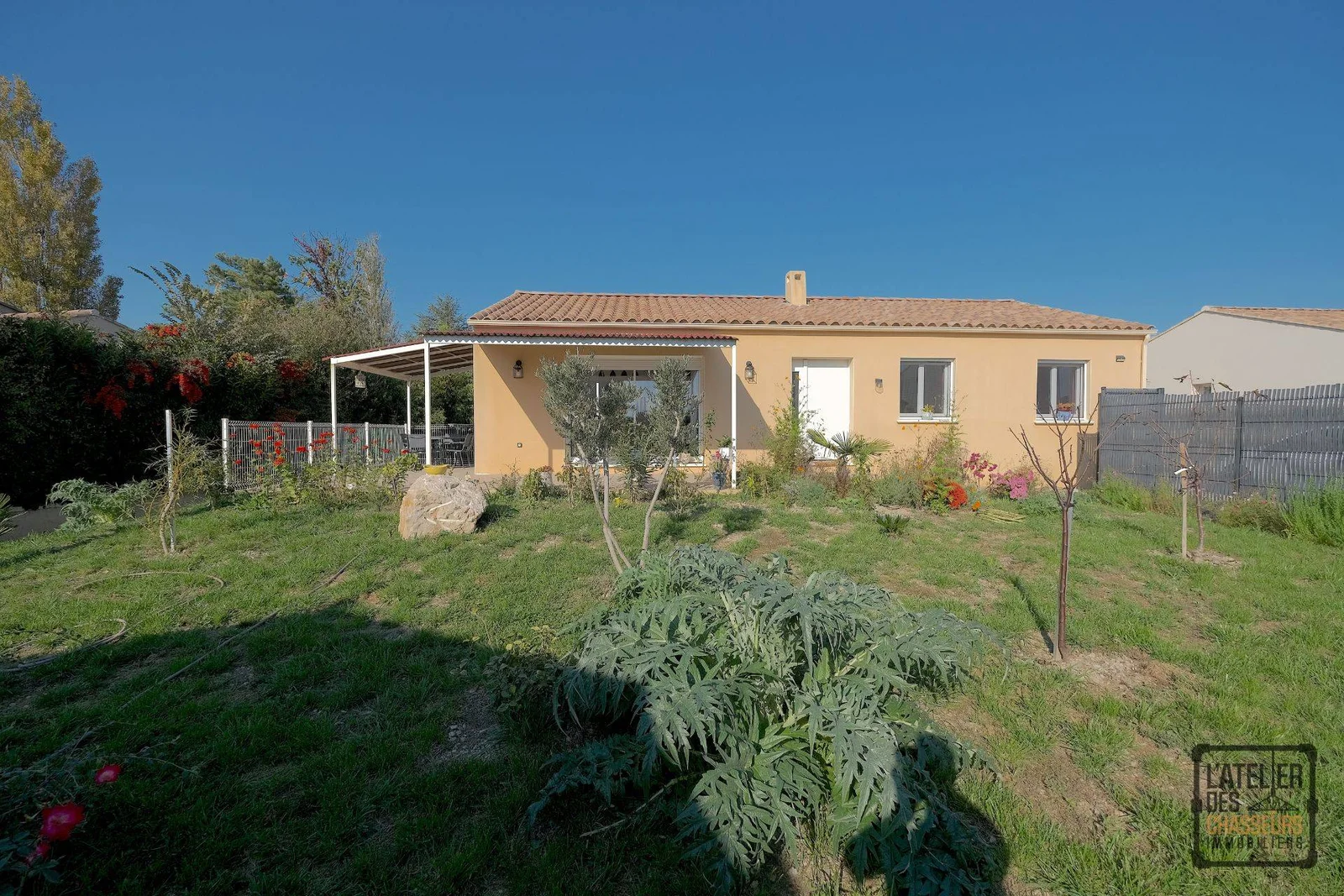EXCLUSIVITÉ ! MAISON AVEC 4 CHAMBRES SUR UN TERRAIN DE 600M2