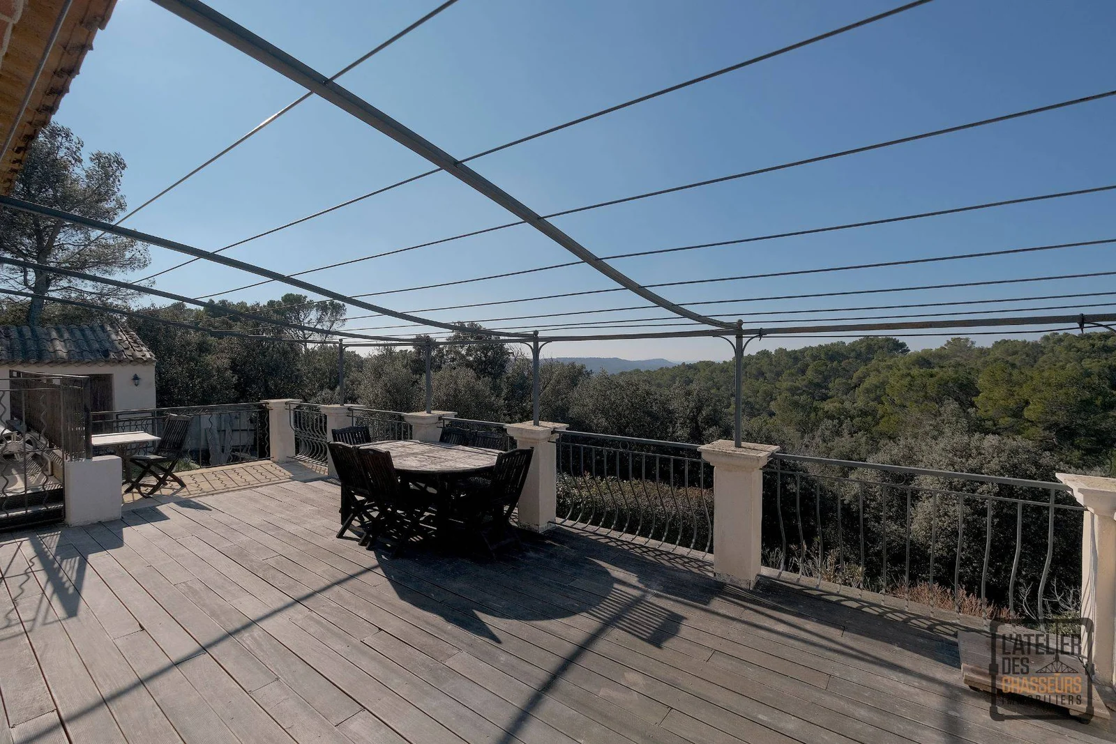 EXCLUSIVITÉ ! MAISON 4 PIÈCES - JARDIN DE 4800 M2 AVEC PISCINE