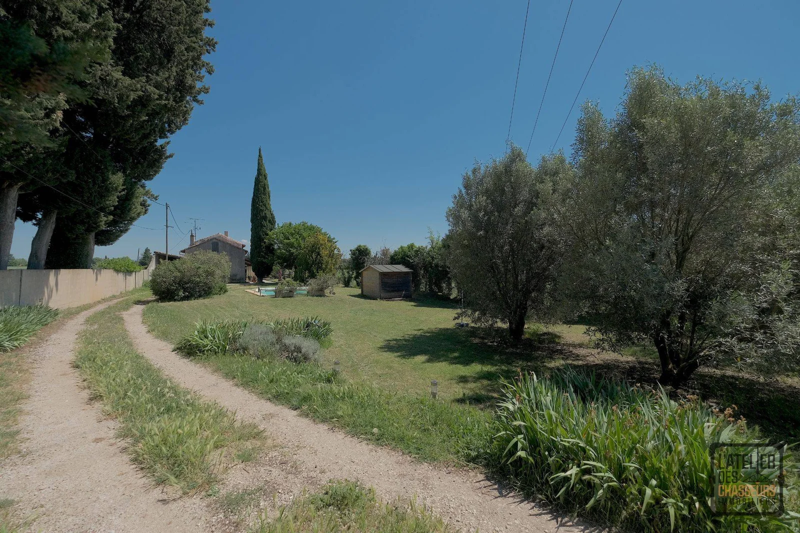EXCLUSIVITÉ ! MAS PROVENÇAL DE 212M2 SUR UN TERRAIN DE 2000M2 AVEC PISCINE