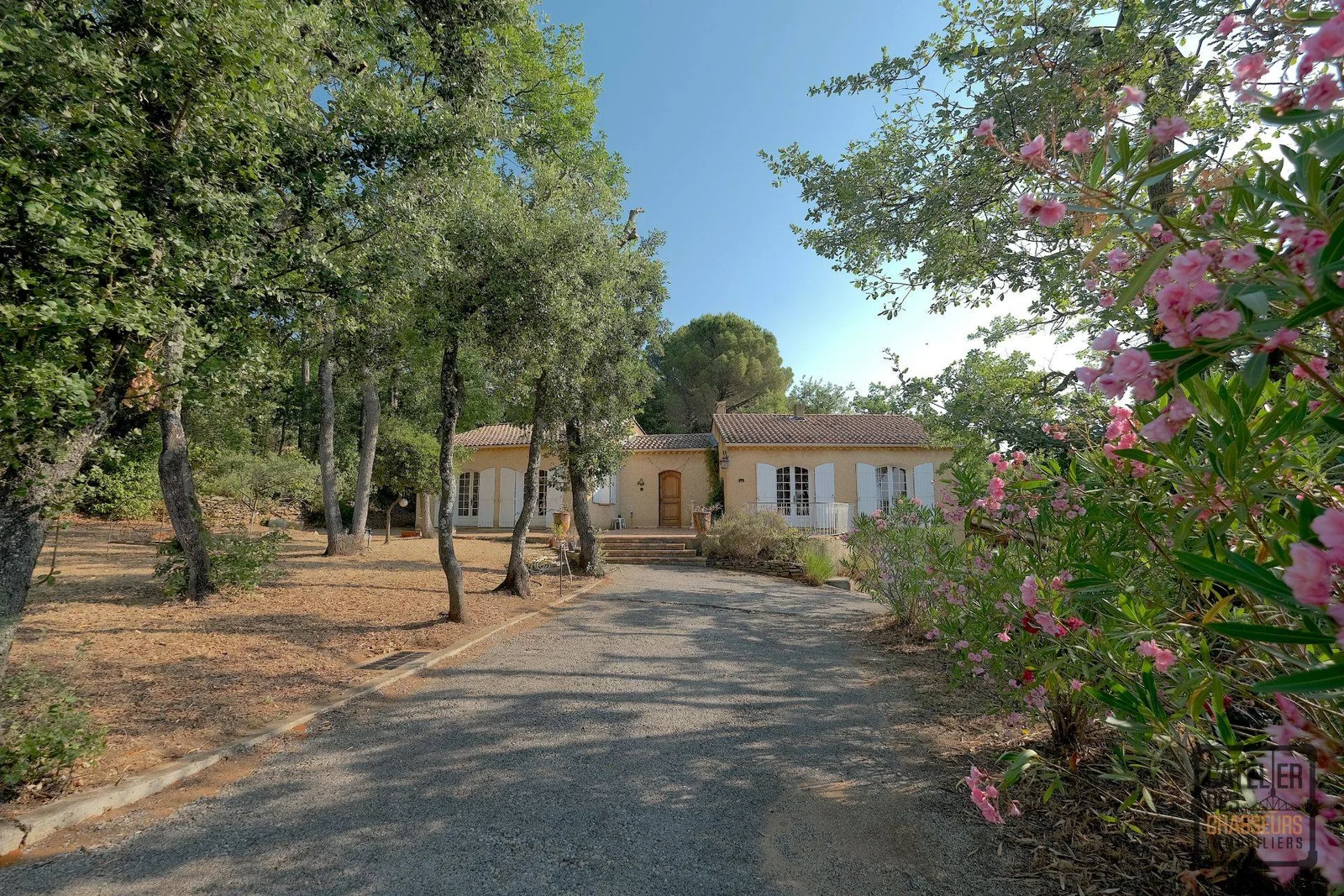 EXCLUSIVITÉ ! VILLA 5 PIÈCES DE 130m2 SUR UN TERRAIN DE 3451m2