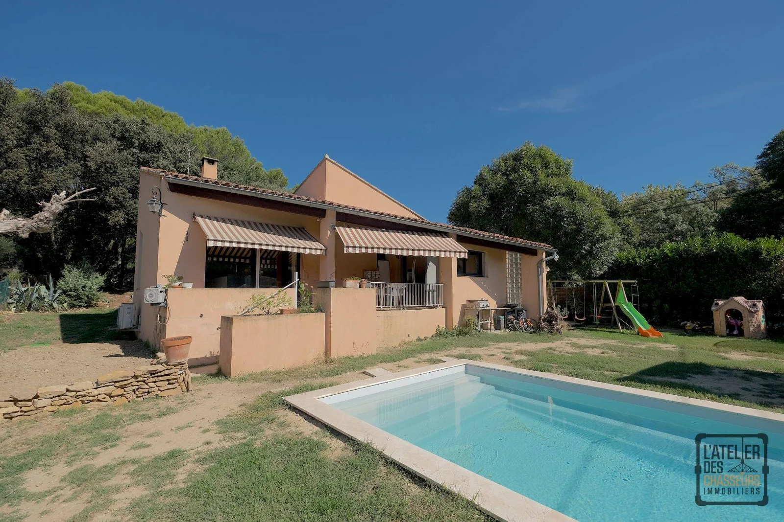 EXCLUSIVITÉ ! MAISON 4 PIÈCES DE 110M2 SUR UN TERRAIN DE 1000M2 AVEC PISCINE