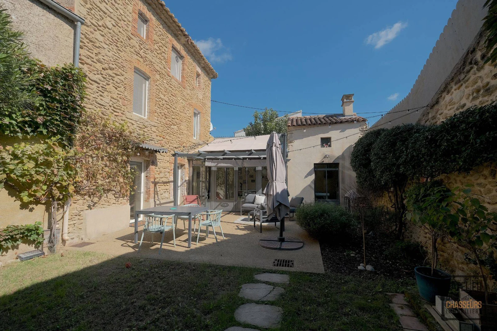 EXCLUSIVITÉ ! JOLIE MAISON DE VILLE AVEC JARDIN