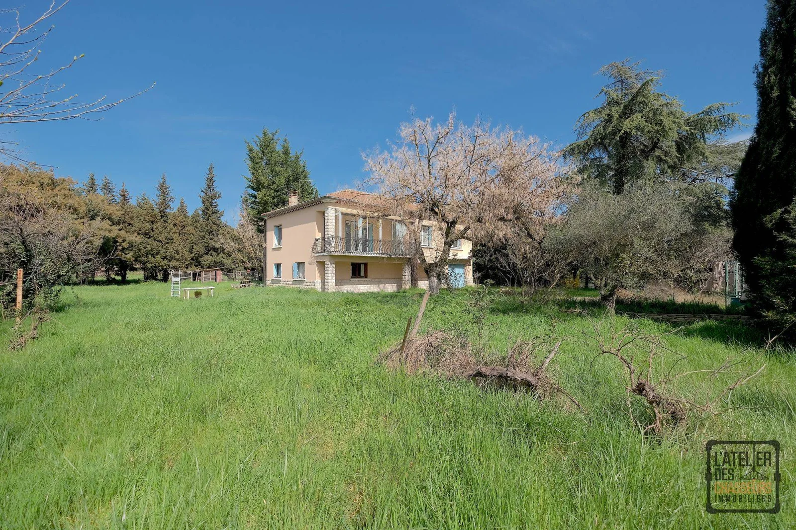 EXCLUSIVITÉ ! MAISON 5 PIÈCES DE 180M2 SUR UN TERRAIN DE PLUS DE 1300M2