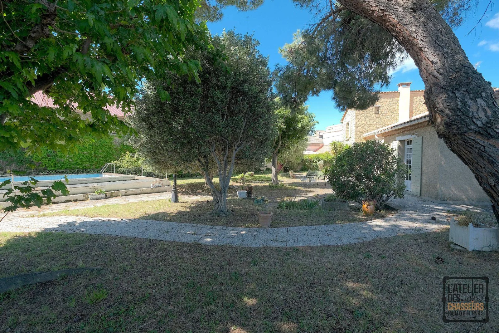 EXCLUSIVITÉ ! MAISON 5 PIÈCES DE 165 M2 SUR UN TERRAIN DE 1000 M2