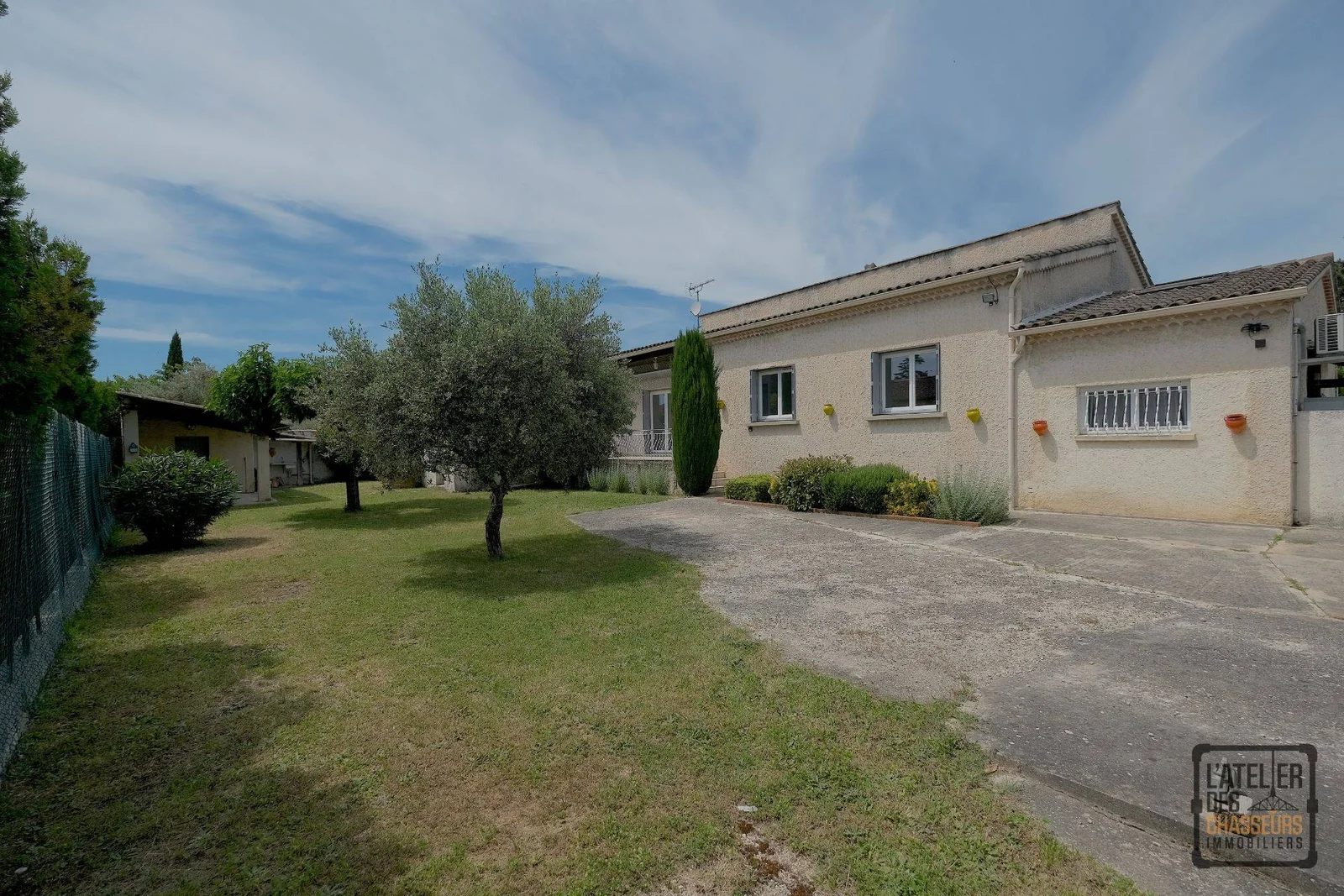 EXCLUSIVITÉ ! MAISON 4 PIÈCES DE 129M2 AVEC STUDIO INDÉPENDANT - TERRAIN DE 780M2 AVEC PISCINE